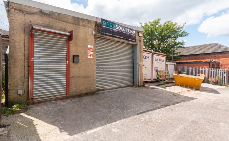 74 Crossgates Road, Leeds