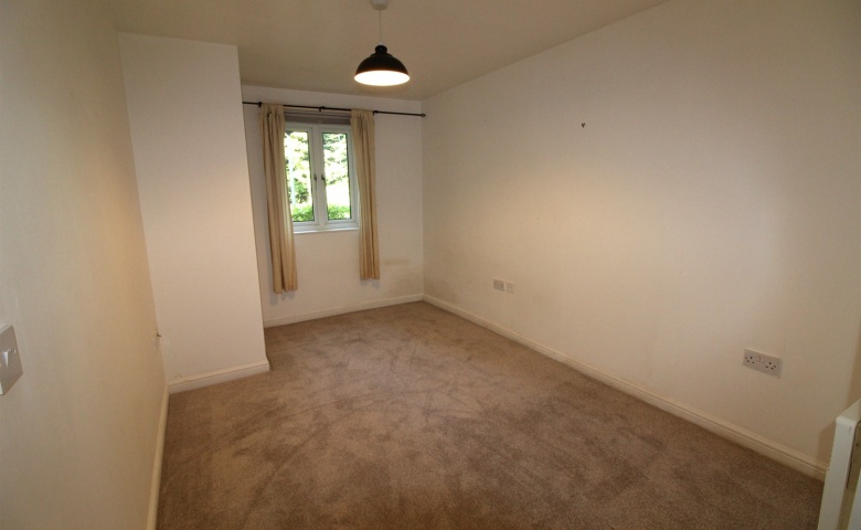 Earls Court, King Lane, Moortown