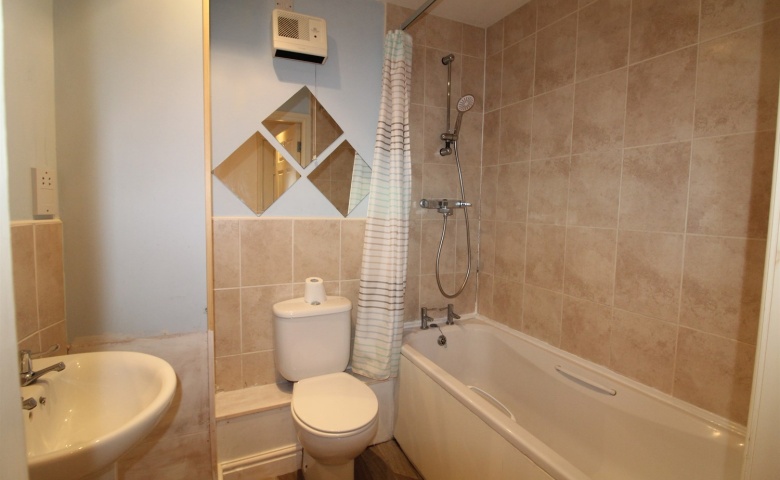 Earls Court, King Lane, Moortown