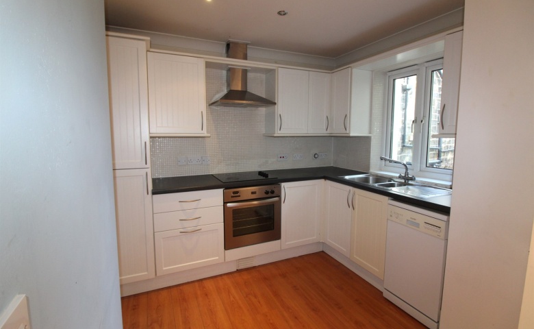 Earls Court, King Lane, Moortown