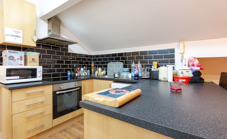 8 Roman View, Roundhay