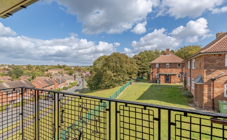 Larkhill View, Gledhow