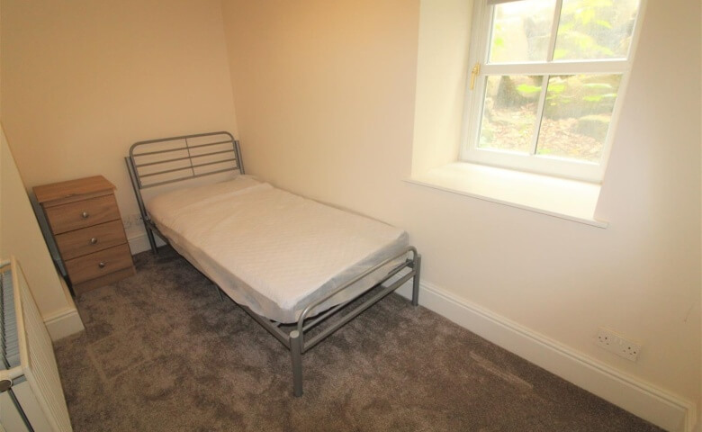 Westbury Gardens, LS16