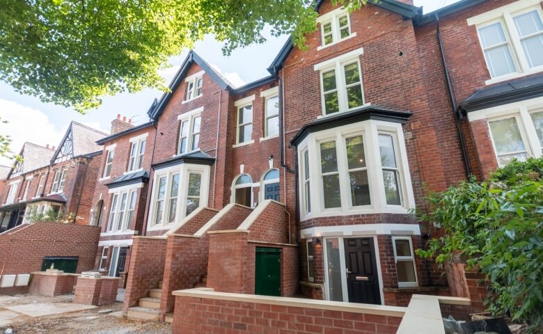 Oakwood Avenue, Oakwood