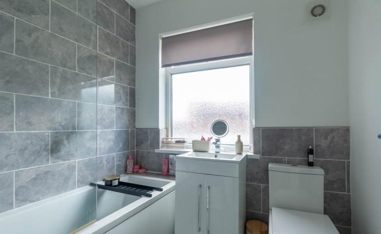 74 Crossgates Road, Leeds