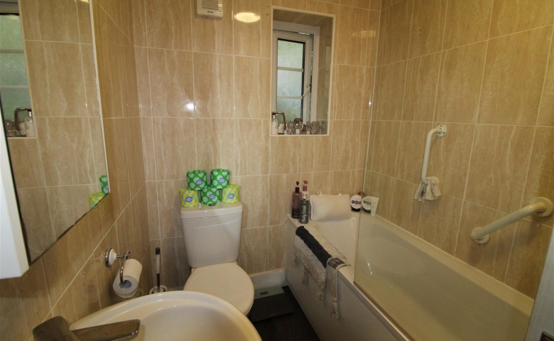 Redesdale Gardens, Adel, LS16