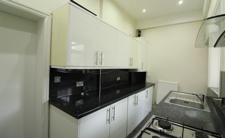 4 Cliff Road, Leeds