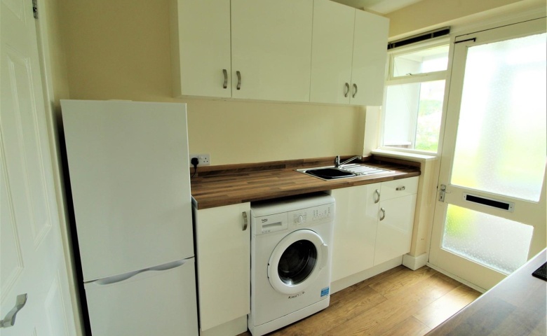 Tinshill Road, LS16