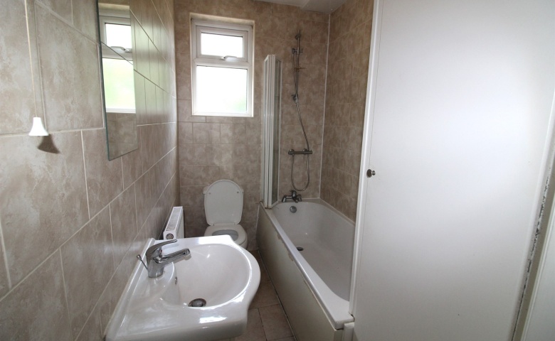 Claremont View, Oulton
