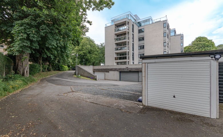 Lakeview Court, Roundhay