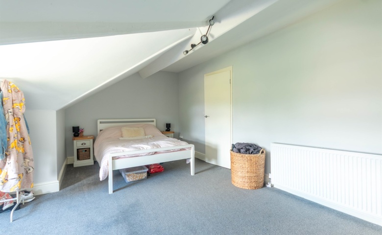 74 Crossgates Road, Leeds
