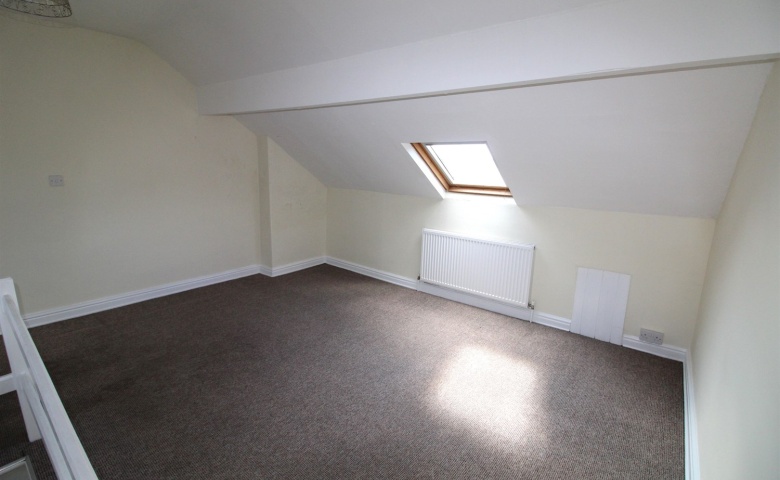 Claremont View, Oulton
