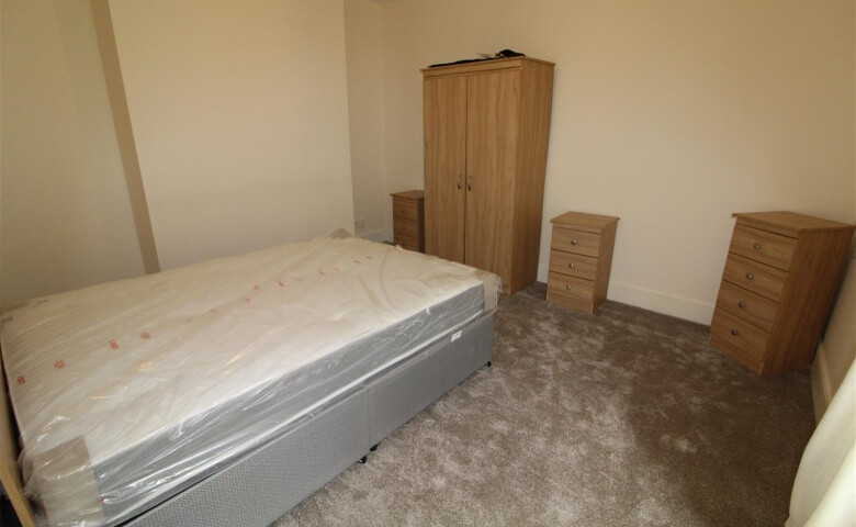 Westbury Gardens, LS16