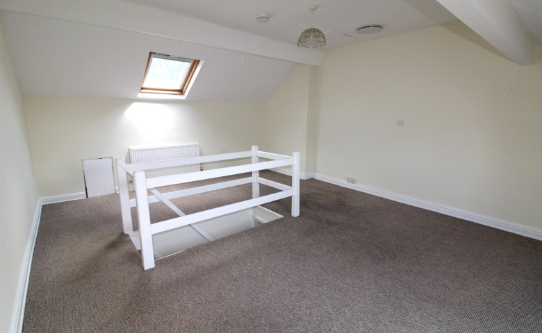 Claremont View, Oulton