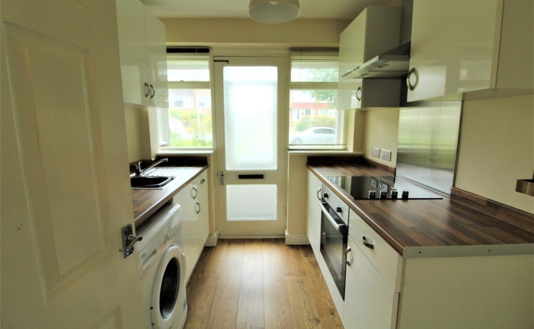 Tinshill Road, LS16