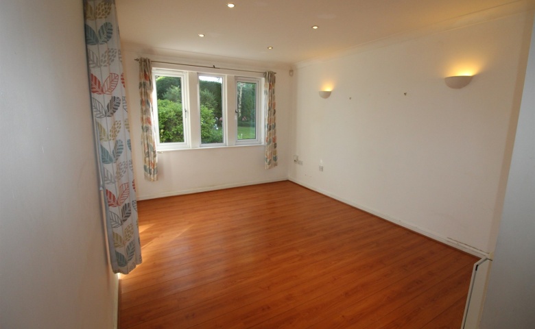Earls Court, King Lane, Moortown