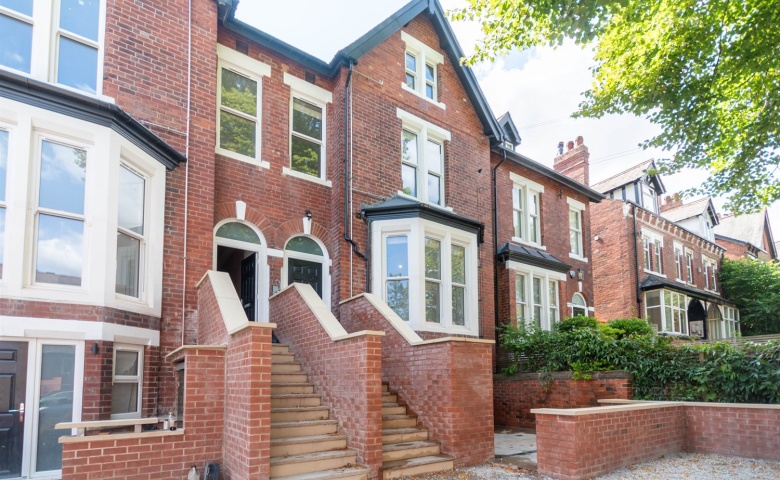 Oakwood Avenue, Oakwood