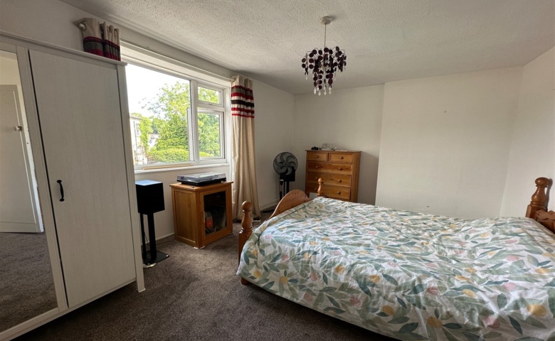 118-122 Town Street, Farsley, LS28 5LF